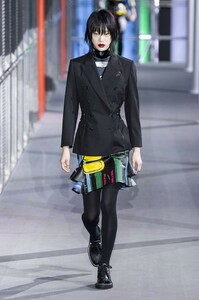defile-louis-vuitton-automne-hiver-2019-2020-paris-look-45.thumb.jpg.d9ed189275cd04661c751d8d6fe42798.jpg