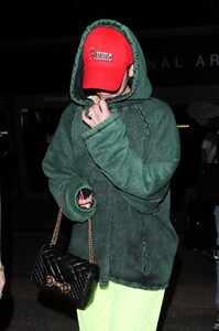 dua-lipa-at-lax-airport-in-la-03-13-2019-2.thumb.jpg.163b5005eec013da1564698f743afd2b.jpg