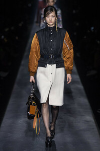 givenchy-rf19-0611.thumb.jpg.9a3105abb6c1b95b4b6e2d23a900c388.jpg