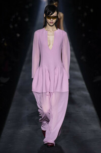 givenchy-rf19-0845.thumb.jpg.fa398a9e2ab8e9e7c57db95802560373.jpg