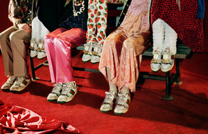 gucci-spring-2019-ad-campaign-the-impression-13.thumb.jpg.df40d0b573e79b7464f46316c9050aa7.jpg