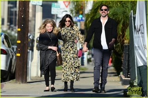 jenna-dewan-steve-kazee-hold-hands-in-studio-city-08.jpg