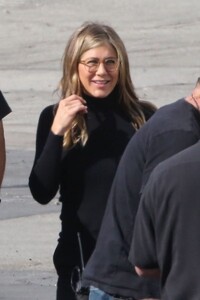 jennifer-aniston-filming-with-steve-carell-in-los-angeles-03-21-2019-5.jpg