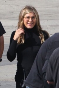 jennifer-aniston-filming-with-steve-carell-in-los-angeles-03-21-2019-9.jpg
