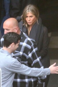 jennifer-aniston-murder-mystery-set-in-los-angeles-03-19-2019-0.jpg