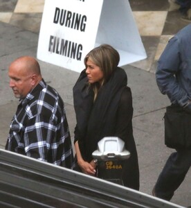 jennifer-aniston-murder-mystery-set-in-los-angeles-03-19-2019-2.jpg