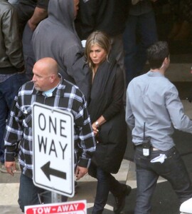 jennifer-aniston-murder-mystery-set-in-los-angeles-03-19-2019-3.jpg