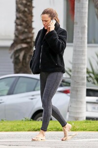 jennifer-garner-out-in-la-02-27-2019-0.jpg
