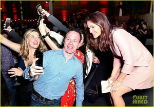 jennifer-garner-talks-about-sunscreen-in-d-c-for-neutrogena-07.jpg