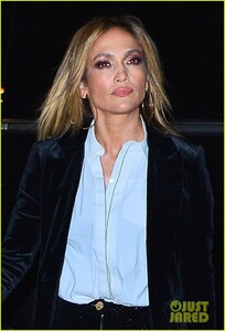 jennifer-lopez-alex-rodriguez-step-out-for-dinner-in-nyc-04.jpg