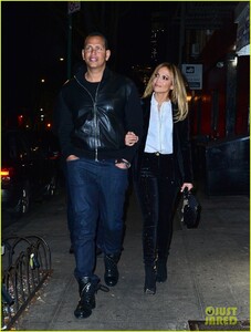 jennifer-lopez-alex-rodriguez-step-out-for-dinner-in-nyc-07.jpg