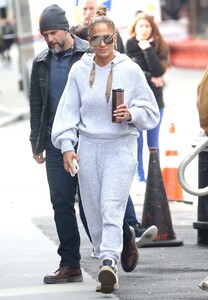 jennifer-lopez-on-the-set-of-hustlers-03-28-2019-0.jpg