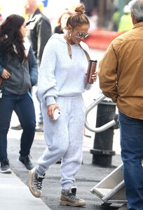 jennifer-lopez-on-the-set-of-hustlers-03-28-2019-3.jpg