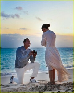 jennifer-lopez-proposal-instagram-march-2019-01.jpg