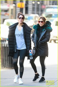 jennifer-lopez-steps-out-for-early-morning-with-sister-lynda-03.jpg