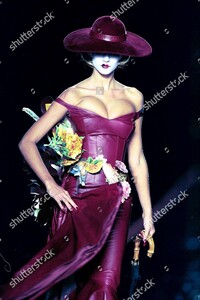 john-galliano-fashion-show-paris-fashion-week-autumn-winter-2000-2001-france-shutterstock-editorial-318039a.jpg