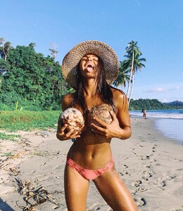 juliamuniz_54446804_604492086733640_8557779450683360026_n.thumb.jpg.5da432c1817f6f0bae80c278c8dd38e5.jpg