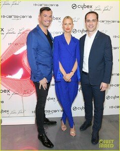 karolina-kurkova-celebrates-her-cybex-baby-collection-launch-with-family-07.jpg