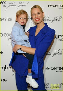 karolina-kurkova-celebrates-her-cybex-baby-collection-launch-with-family-08.jpg