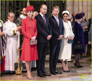 kate-middleton-meghan-markle-hug-greet-each-other-commonwealth-day-05.jpg