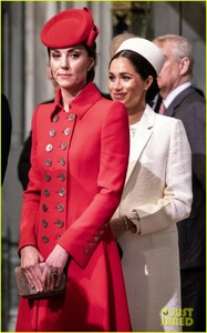 kate-middleton-meghan-markle-hug-greet-each-other-commonwealth-day-06.jpg