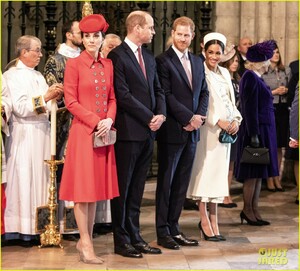 kate-middleton-meghan-markle-hug-greet-each-other-commonwealth-day-08.jpg