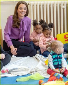 kate-middleton-steps-out-solo-for-henry-fawcett-childrens-centre-visit-02.jpg