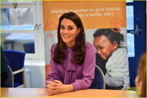 kate-middleton-steps-out-solo-for-henry-fawcett-childrens-centre-visit-06.jpg