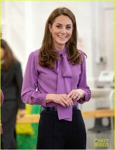 kate-middleton-steps-out-solo-for-henry-fawcett-childrens-centre-visit-08.jpg