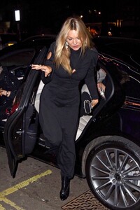 kate-moss-night-out-arriving-at-annabel-s-in-london-3-13-2019-2.jpg