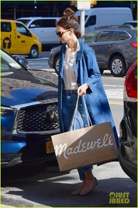 katie-holmes-nyc-march-2019-02.jpg