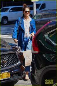 katie-holmes-nyc-march-2019-03.jpg