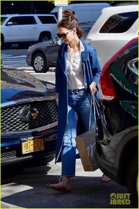 katie-holmes-nyc-march-2019-05.jpg