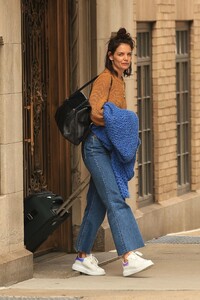 katie-holmes-out-in-new-york-city-03-15-2019-1.jpg