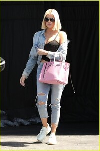 khloe-kardashian-keeps-casual-leaving-studio-01.jpg