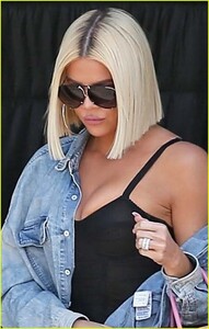 khloe-kardashian-keeps-casual-leaving-studio-08.jpg