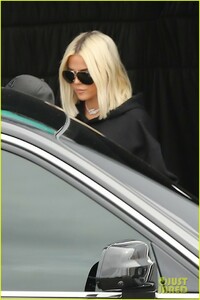 khloe-kardashian-steps-out-after-slamming-jordyn-woods-05.jpg