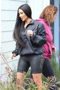 kim-kardashian-in-leggings-03-28-2019-10.jpg