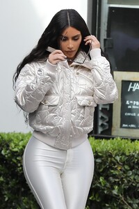 kim-kardashian-in-shiny-white-leggings-03-20-2019-7.jpg