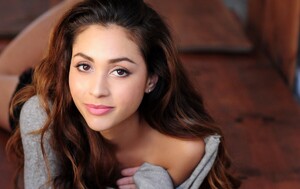 kinopoisk.ru-Lindsey-Morgan-2828392.thumb.jpg.3b9207624ee805f164040b346f85be38.jpg