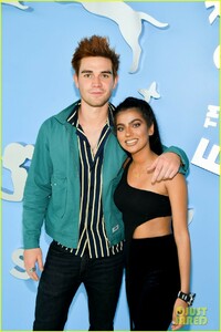 kj-apa-aspca-volunteer-with-bumble-winner-03.jpg