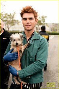 kj-apa-aspca-volunteer-with-bumble-winner-06.jpg