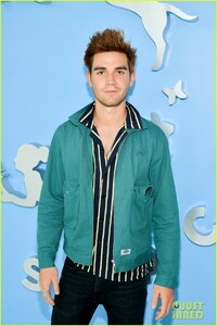 kj-apa-aspca-volunteer-with-bumble-winner-34.jpg