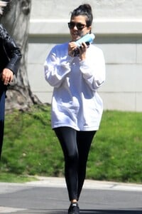 kourtney-kardashian-out-in-west-hollywood-03-14-2019-4.jpg