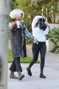 kourtney-kardashian-visiting-a-friend-in-calabasas-03-30-2019-0.jpg