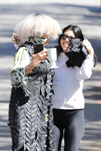 kourtney-kardashian-visiting-a-friend-in-calabasas-03-30-2019-5.jpg