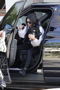 kourtney-kardashian-visiting-a-friend-in-calabasas-03-30-2019-8.jpg