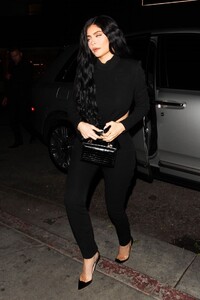 kylie-jenner-night-out-style-03-15-2019-0.jpg