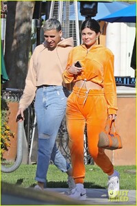 kylie-jenner-sports-orange-track-suit-for-lunch-at-sugar-fish-05.jpg