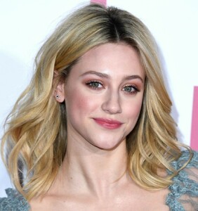 lili-reinhart-five-feet-apart-premiere-in-la-8.jpg